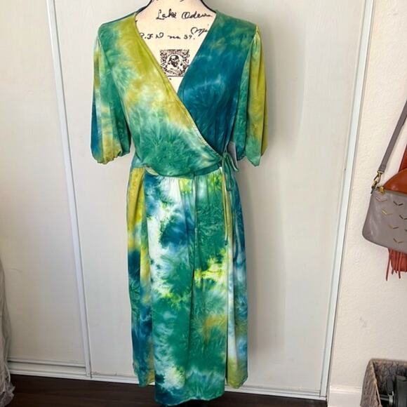 NWT! Velvet Torch Tie-Dye Puff Sleeve Wrap Dress Size Large - Picture 2 of 9